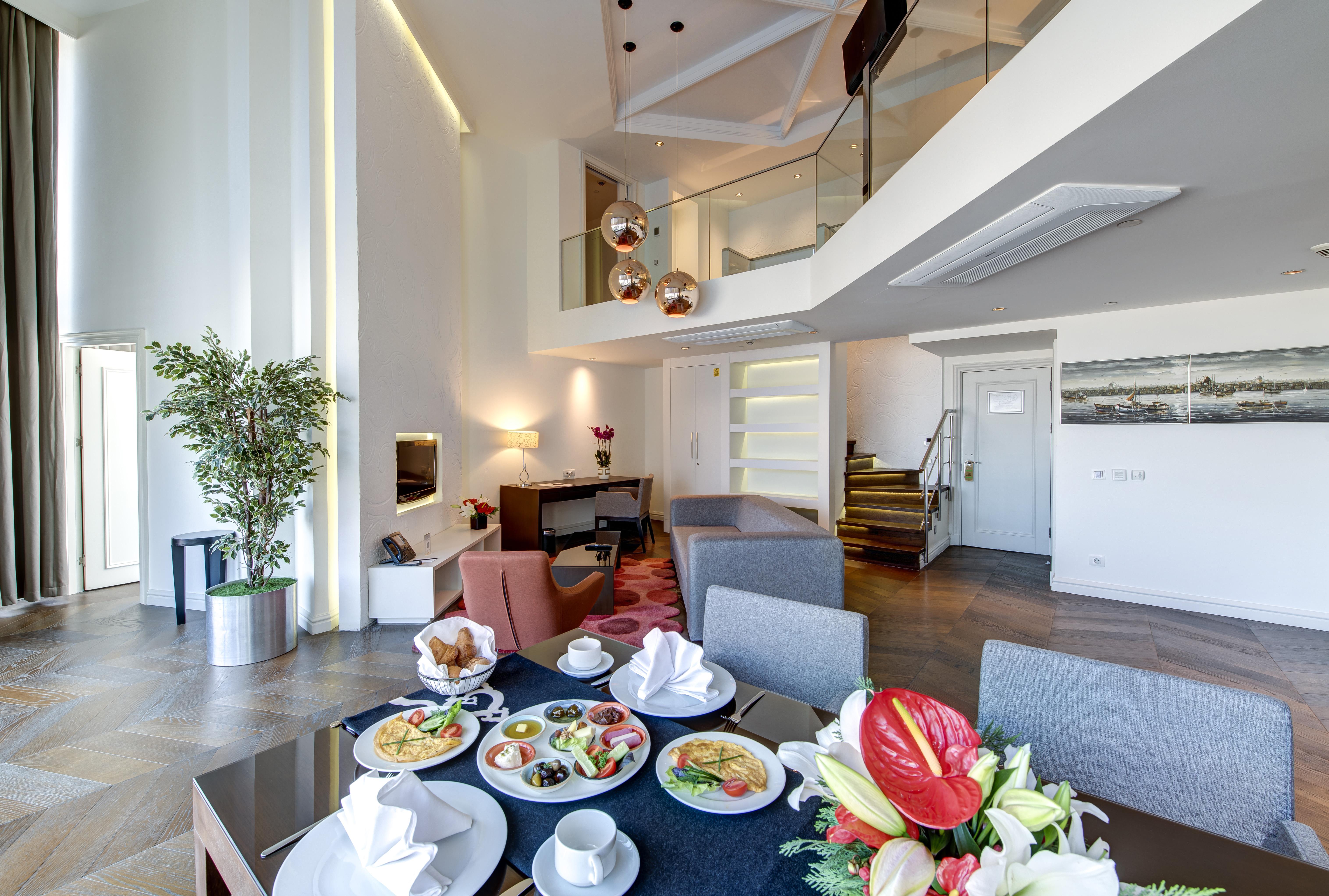 The Elysium Taksim Hotel Istanbul Exterior photo The interior of a suite at the hotel