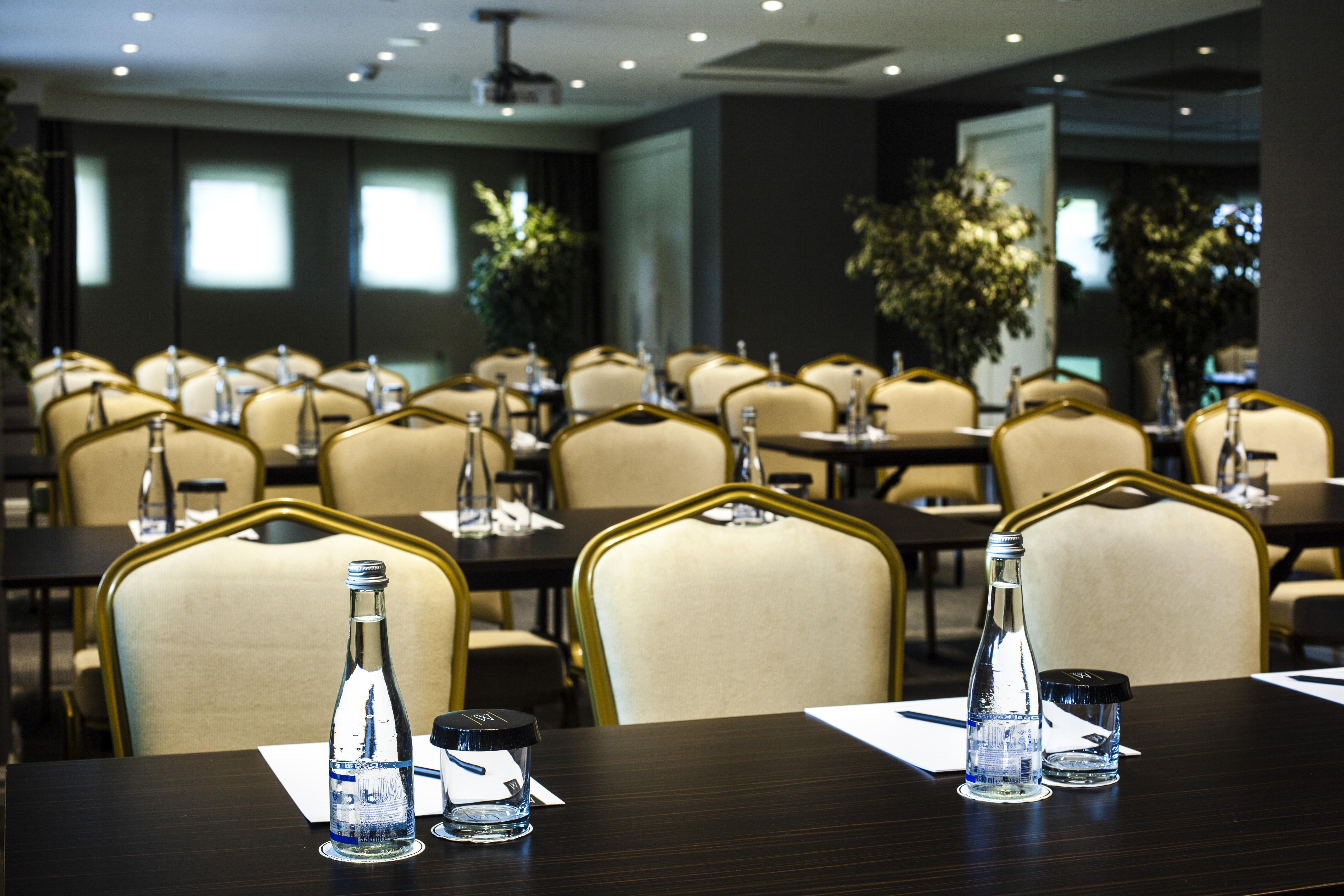 The Elysium Taksim Hotel Istanbul Exterior photo The meeting room